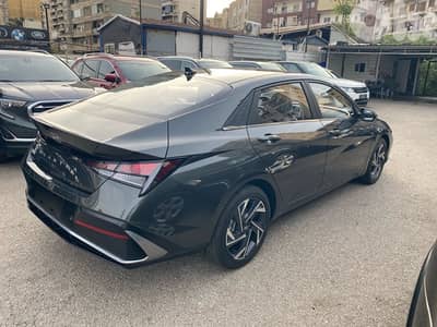 Hyundai Elantra 2025