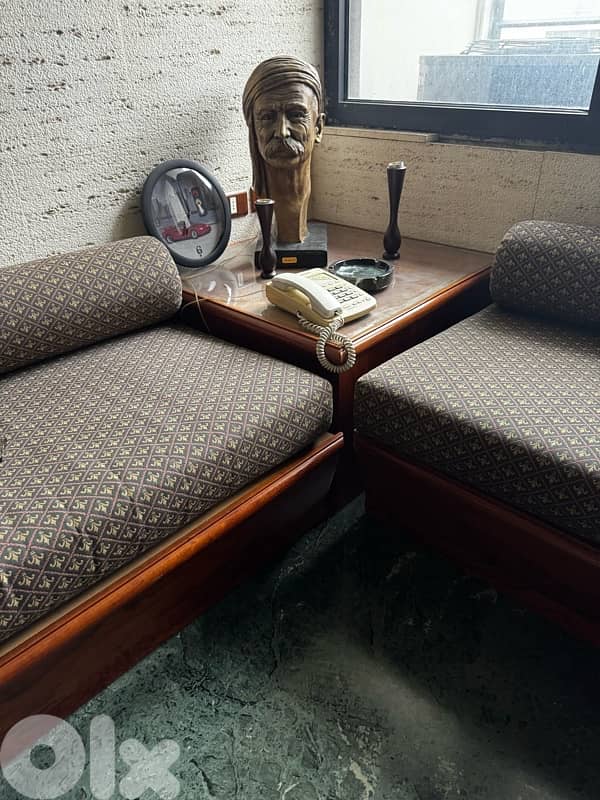 wooden banks reception and table 1
