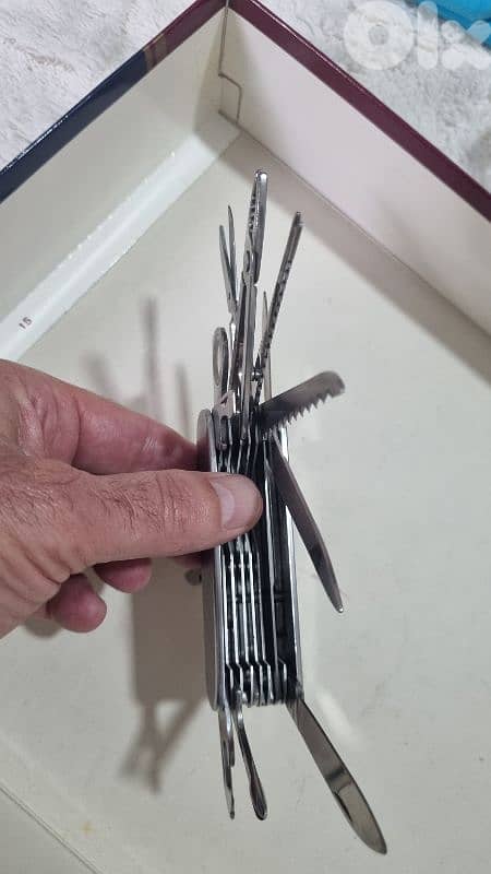 rare Lacoste multi tool in excellent condition 2