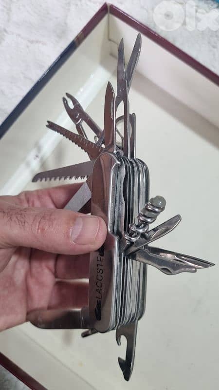rare Lacoste multi tool in excellent condition 3