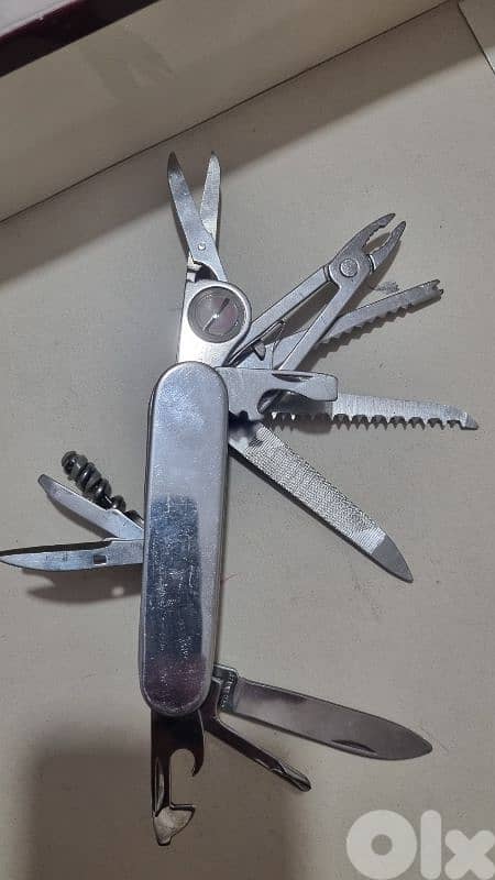 rare Lacoste multi tool in excellent condition 4