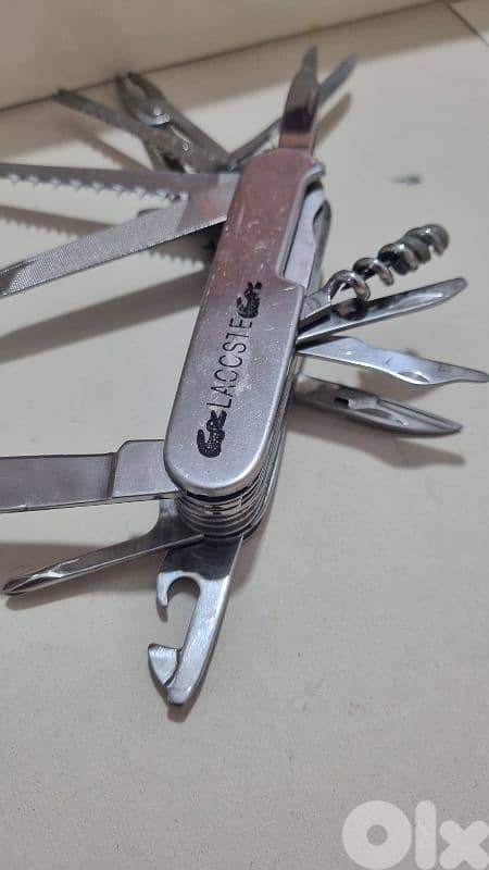 rare Lacoste multi tool in excellent condition 5