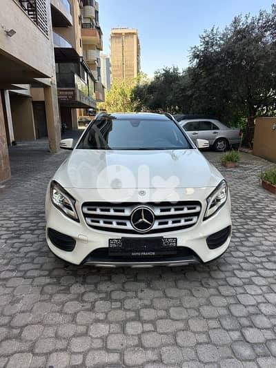 Mercedes GLA 250 AMG-line 4matic 2018 white on black (clean carfax)