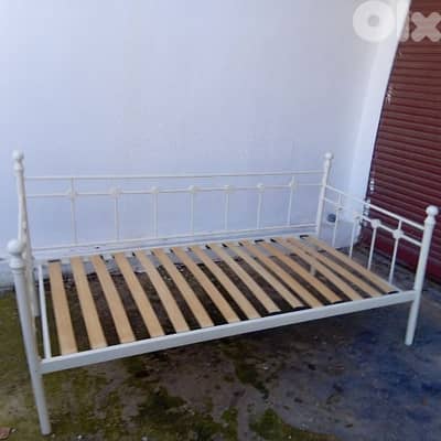 تخت اوصوفا  akia اوروبي شبه جديد