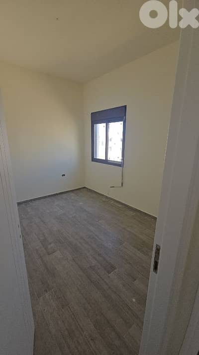 zouk mikayel unfurnished 3 bed 3 wc for 500$