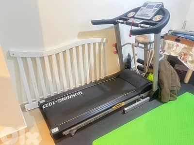 Running 102XI (Life Fit 112) motorized folding treadmill