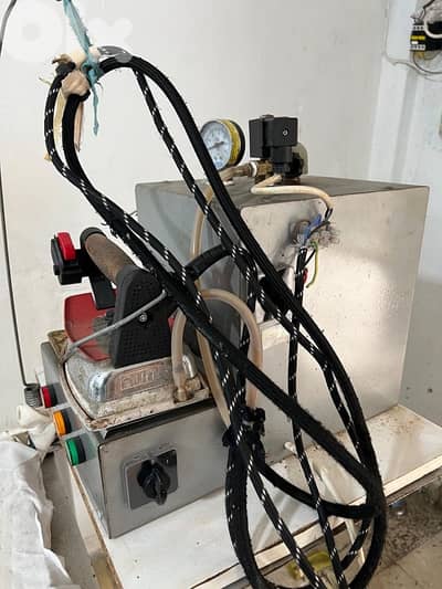 Industrial Steam Iron Table with Boiler طاولة كوي صناعية مع بويلر بخار