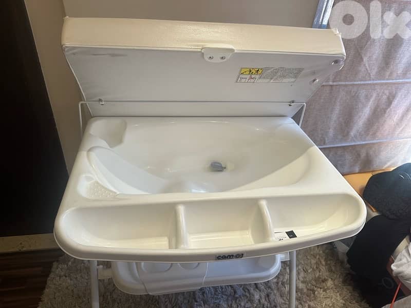 Changing table with baby bath 1