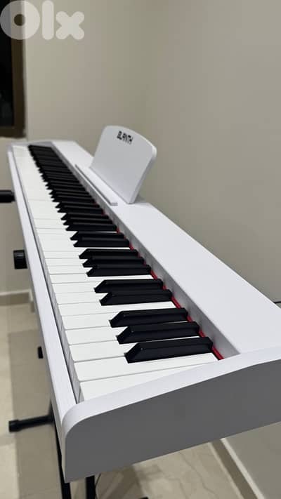 7 octaves Keyboard + FREE stand+ FREE PEDAL