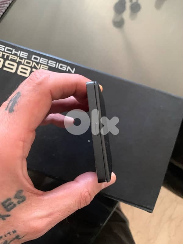 Blackberry Porsche Design P9981 3