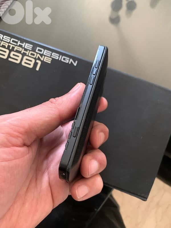 Blackberry Porsche Design P9981 4