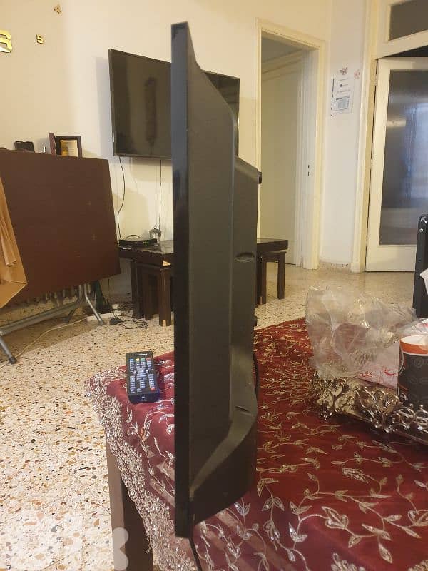 broken Hisense TV 2