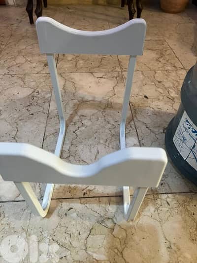 ستاند لا غالونات المي مع فرغتين ٨ $03320036