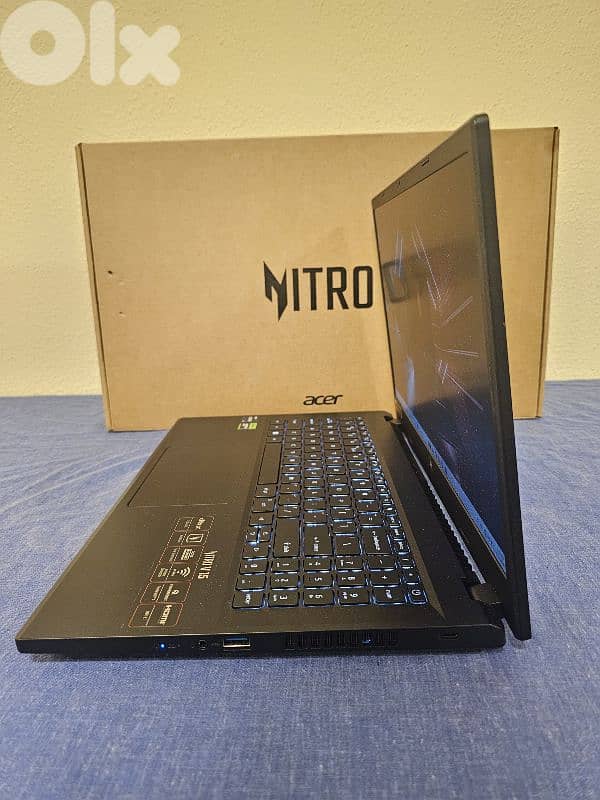 core i9-13900H with box 32-1TB rtx 4050 6GB used 2days acer nitro 9