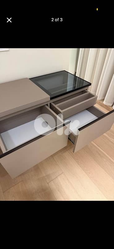 Comodina / dressing table 1
