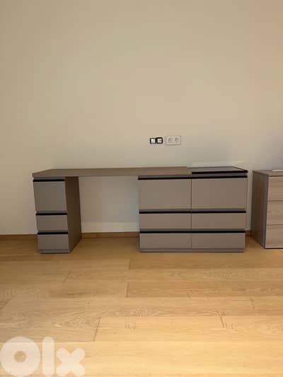 Comodina / dressing table