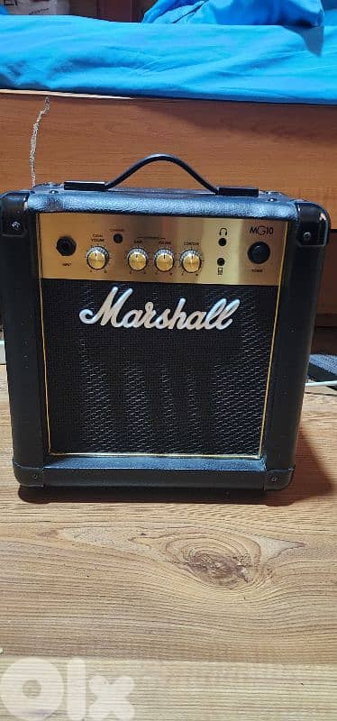 Marshall Amplifier MG10 gold