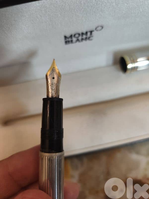 Mont Blanc146 fountain pen,18k gold feather,with solid 925 silver body 2