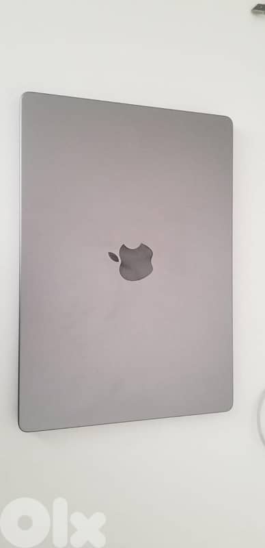 MacBook M3 pro 1 TB/ 8GB RAM 1