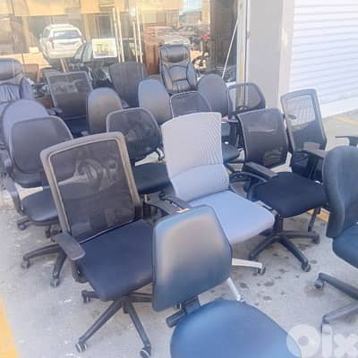 كراسي اوروبي شبه جديد موجود كمية