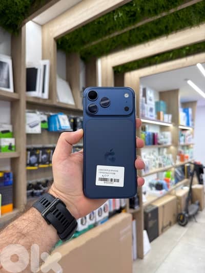 USED LIKE NEW 17ProMax 512GB ESIM apple warranty