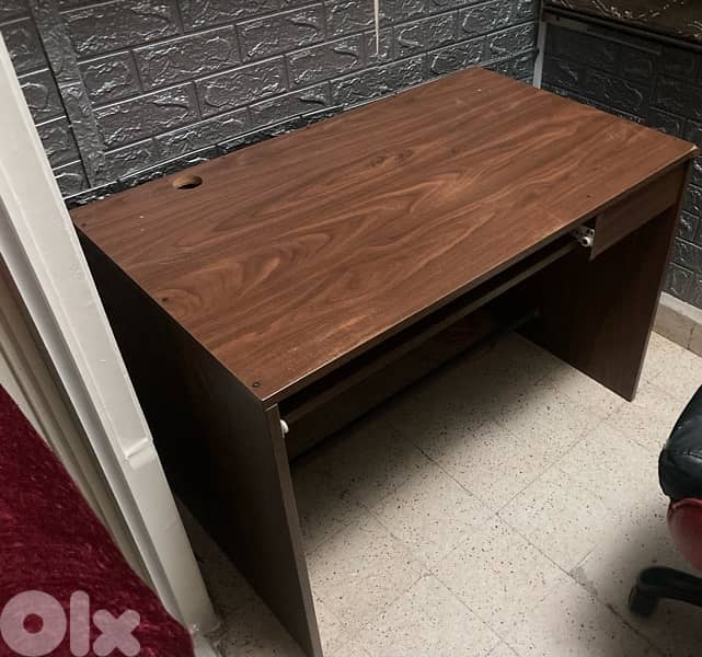 gaming chair + table ( price 100$ ) 2