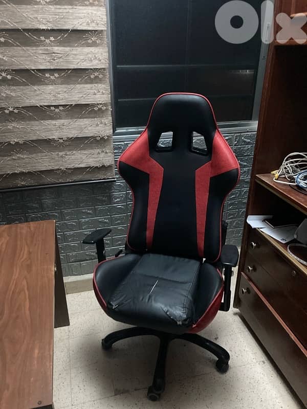 gaming chair + table ( price 100$ ) 4