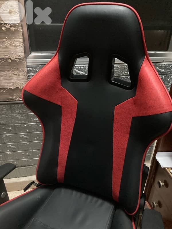 gaming chair + table ( price 100$ ) 5