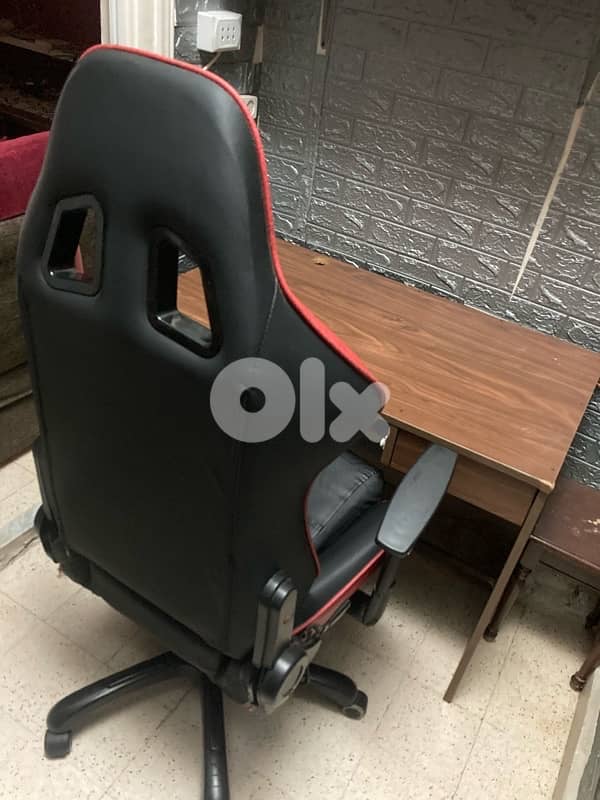 gaming chair + table ( price 100$ ) 6