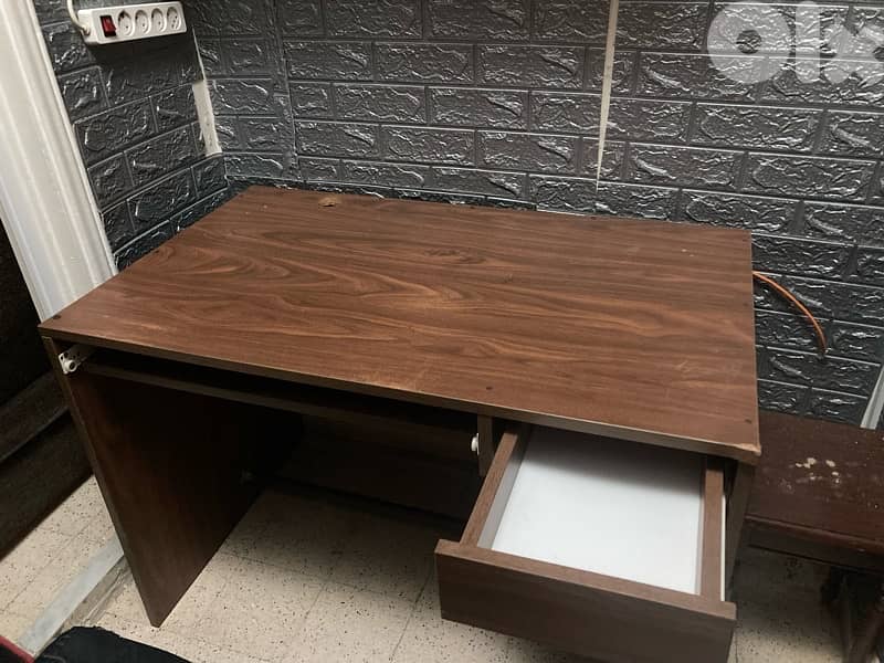 gaming chair + table ( price 100$ ) 8