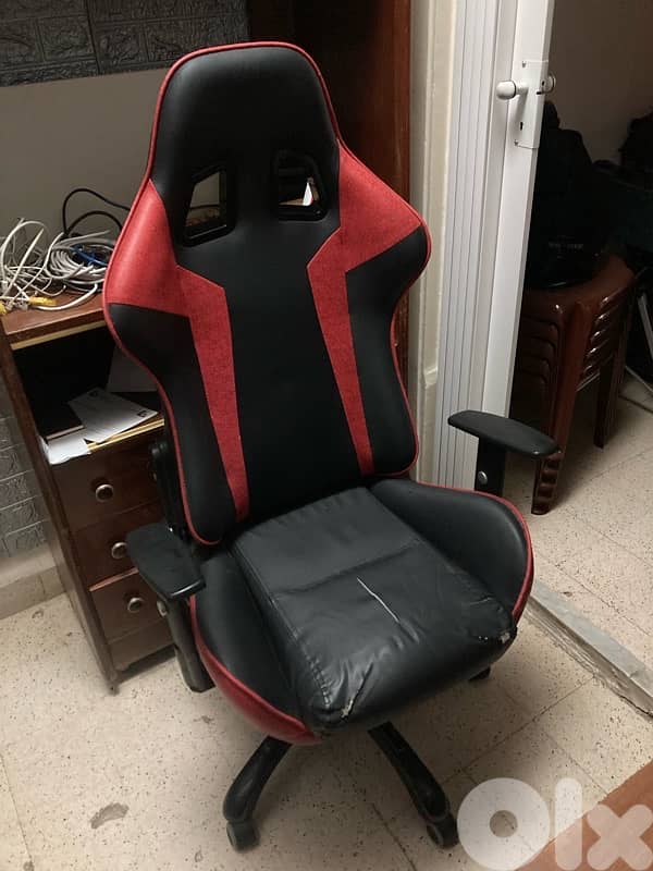 gaming chair + table ( price 100$ ) 9