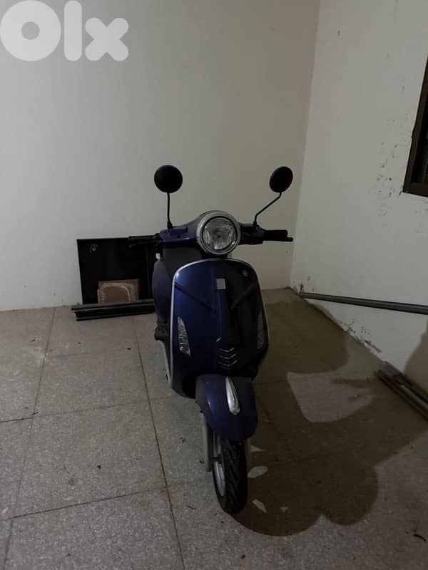 Retro Electric Scooter (Vespa Design) – Excellent Condition 1