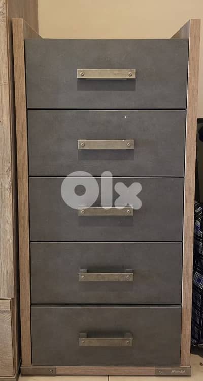 Closet خزانة مع خزانة وسط و صغيرة