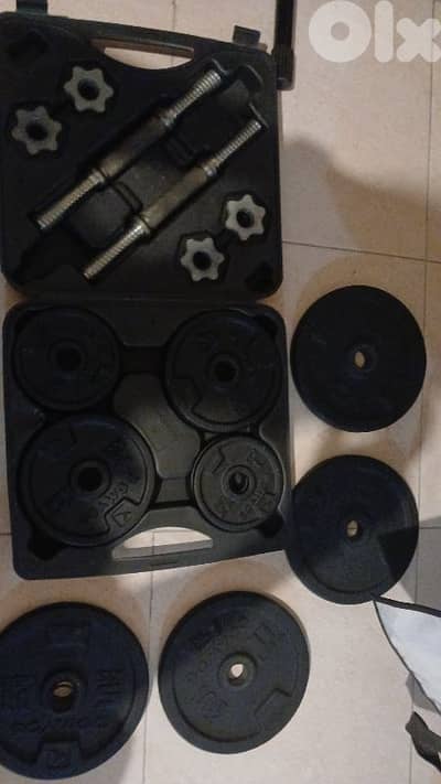 set of 20kg adjustable dumbell + 4 plates of 5kg each