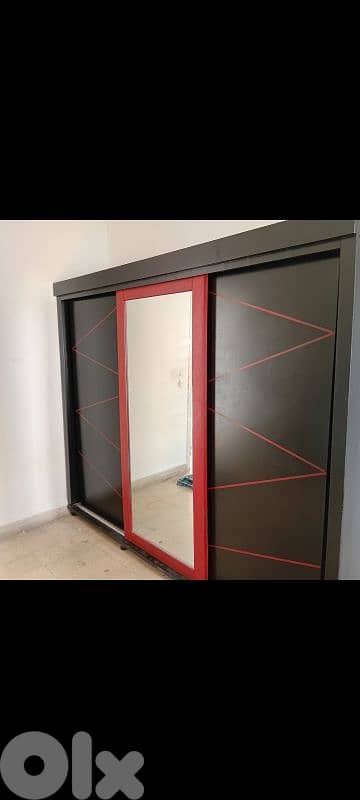 خزانة سحاب شبه جديد