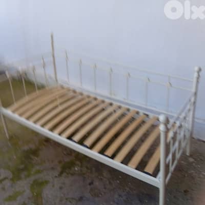 تخت حديد ,akia