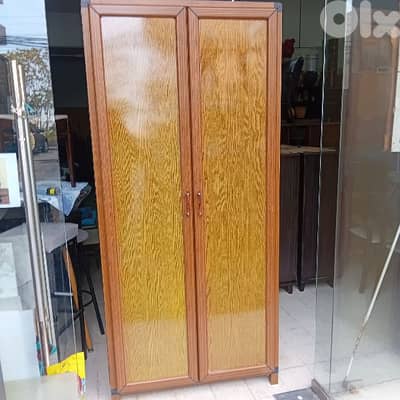 خزانة المنيوم شبه جديد قياس ،220.90