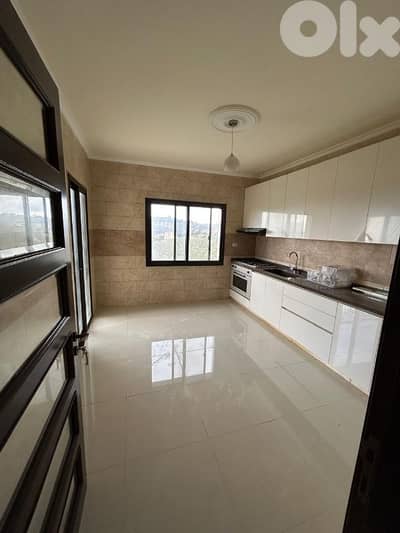 شقة جديدة للاجار. موقع مميز