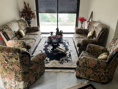 Four Pieces Living Room with Table