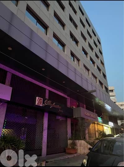 مكتب للايجار منطقة انطلياس عدد ٢  سنر  شارع المطاعم Saint Nicolas