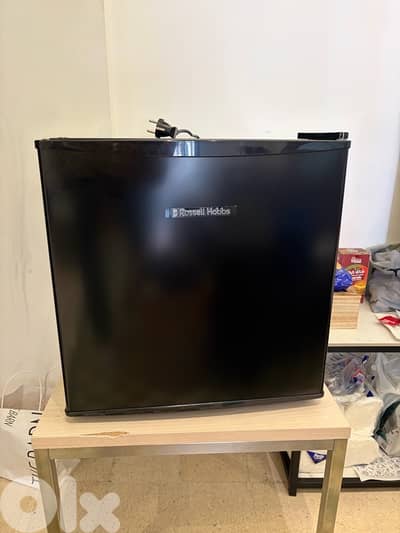 RUSSELS HUB MINI FRIDGE 43L