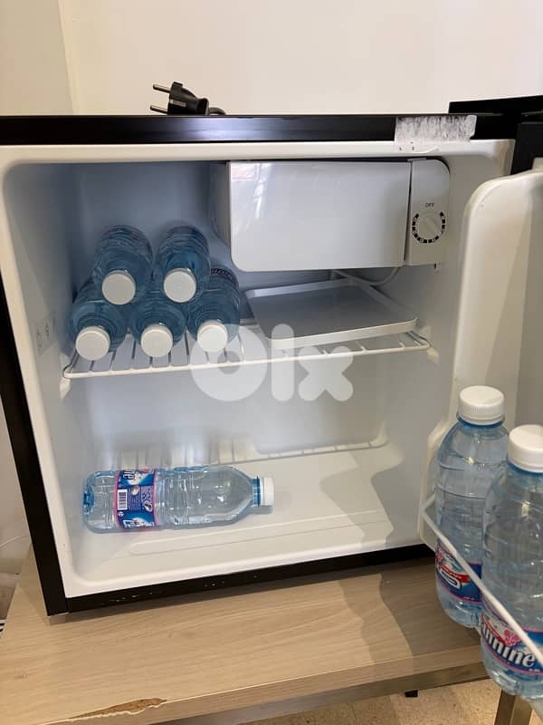 RUSSELS HUB MINI FRIDGE 43L 1