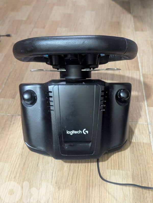 Logitech G29 Racing Wheel + Pedals (PS4/PS5/PC) 3
