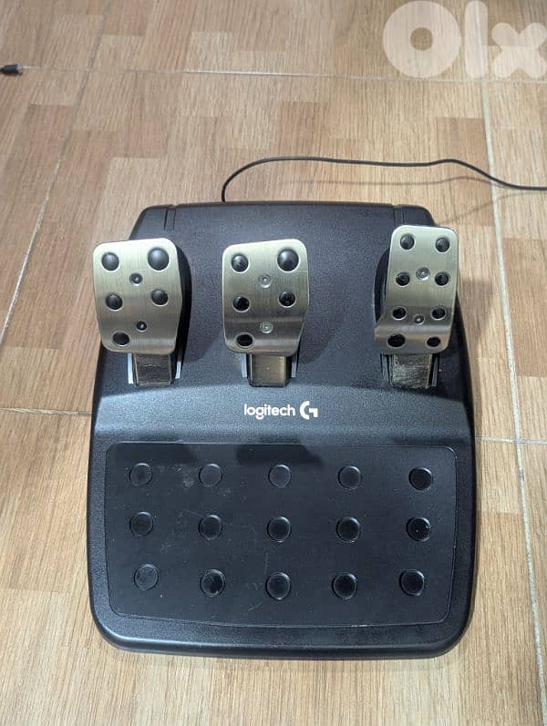 Logitech G29 Racing Wheel + Pedals (PS4/PS5/PC) 4