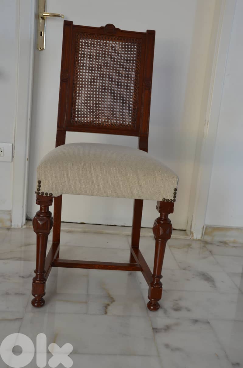 High-end wooden dining set in excellent condition ! 4