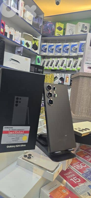 Samsung s24 ultra black 256 gb 12 ram like new with box