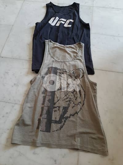 شروة تياب مستعملة اكثر من ٥٠ قطعة تقريبا