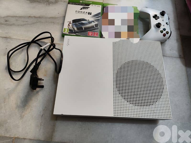 Xbox one s 1tb with 3 games 4