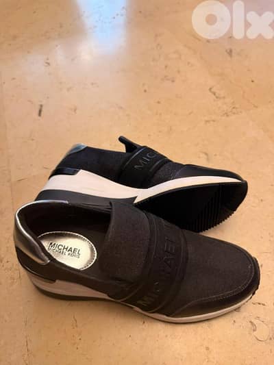 حذاء مايكل كورس