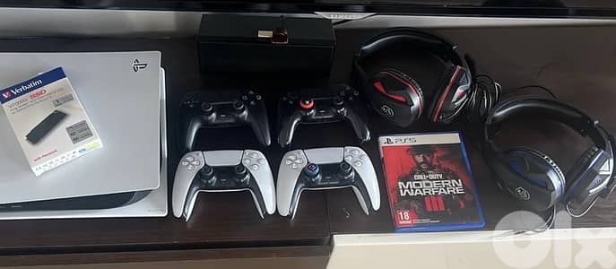 ps5 fat + 4 original controllers + MW3 + 1T ssd storage + 2 headsets